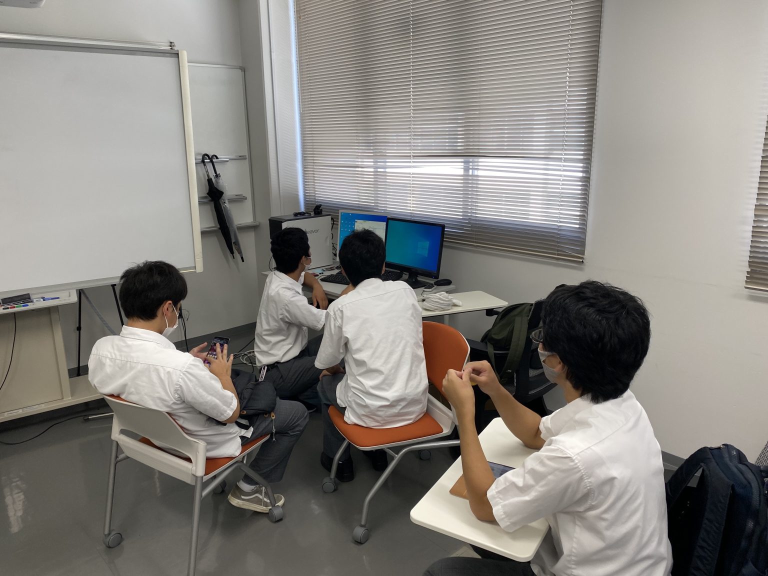 2021年度インキュベーションワーク中間発表が行われました